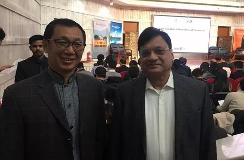 ZVCA会长（左一）与Mahendra Swarup先生合影（一）.jpg
