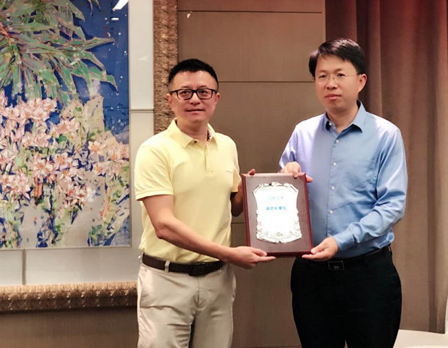 陈川会长&何风志会长-1.jpg